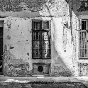 weathered-building-budapest-jewish-quarter-hungary