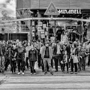 pedestrians-street-crossing-hong-kong-urban-photography
