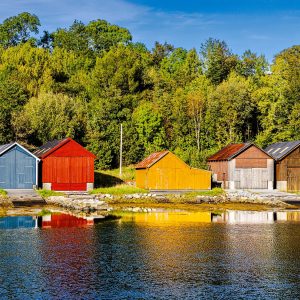 colorful-norwegian-boathouses-orstafjorden-fjord-norway
