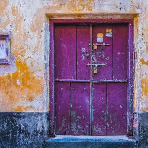 magenta-door-mandalay-hall-mattancherry-jewish-quarter-fort-kochi-india